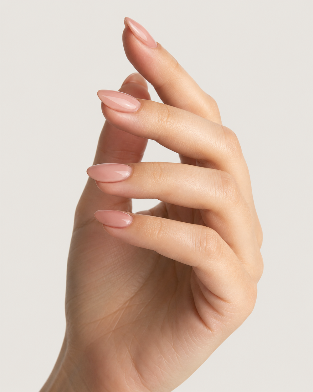 Selviare customer manicure